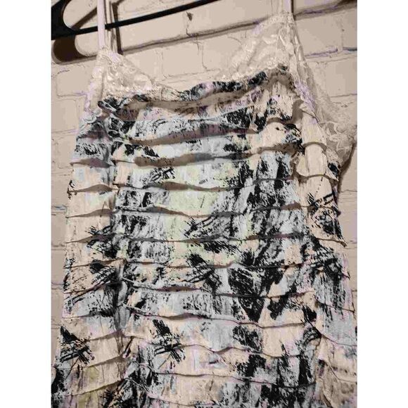 Maurices ruffle layered tank top/Cami size large - Picture 2 of 4